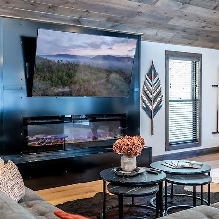 New Rustic Luxe Cabin Billiards Spa Near Gsmnp Townsend Eksteriør bilde