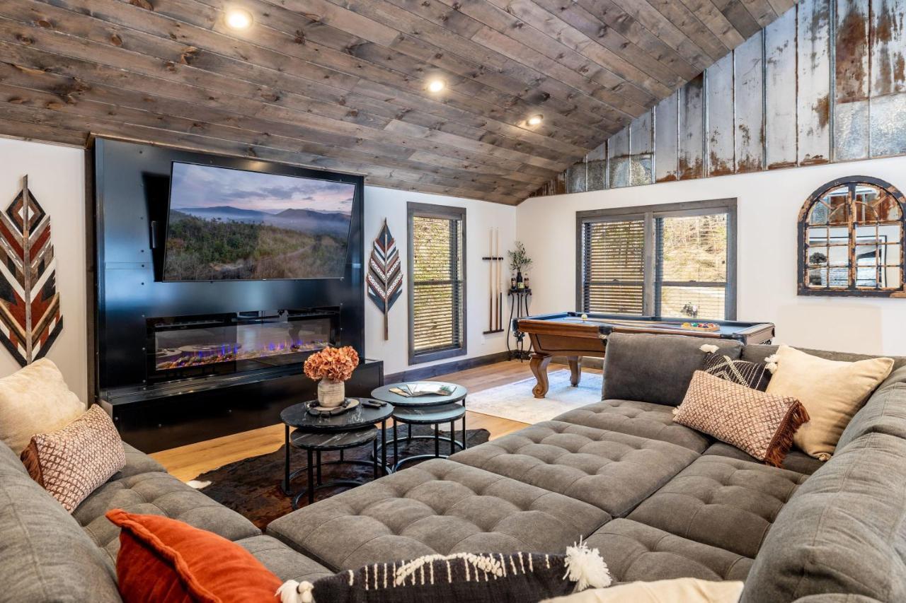 New Rustic Luxe Cabin Billiards Spa Near Gsmnp Townsend Eksteriør bilde