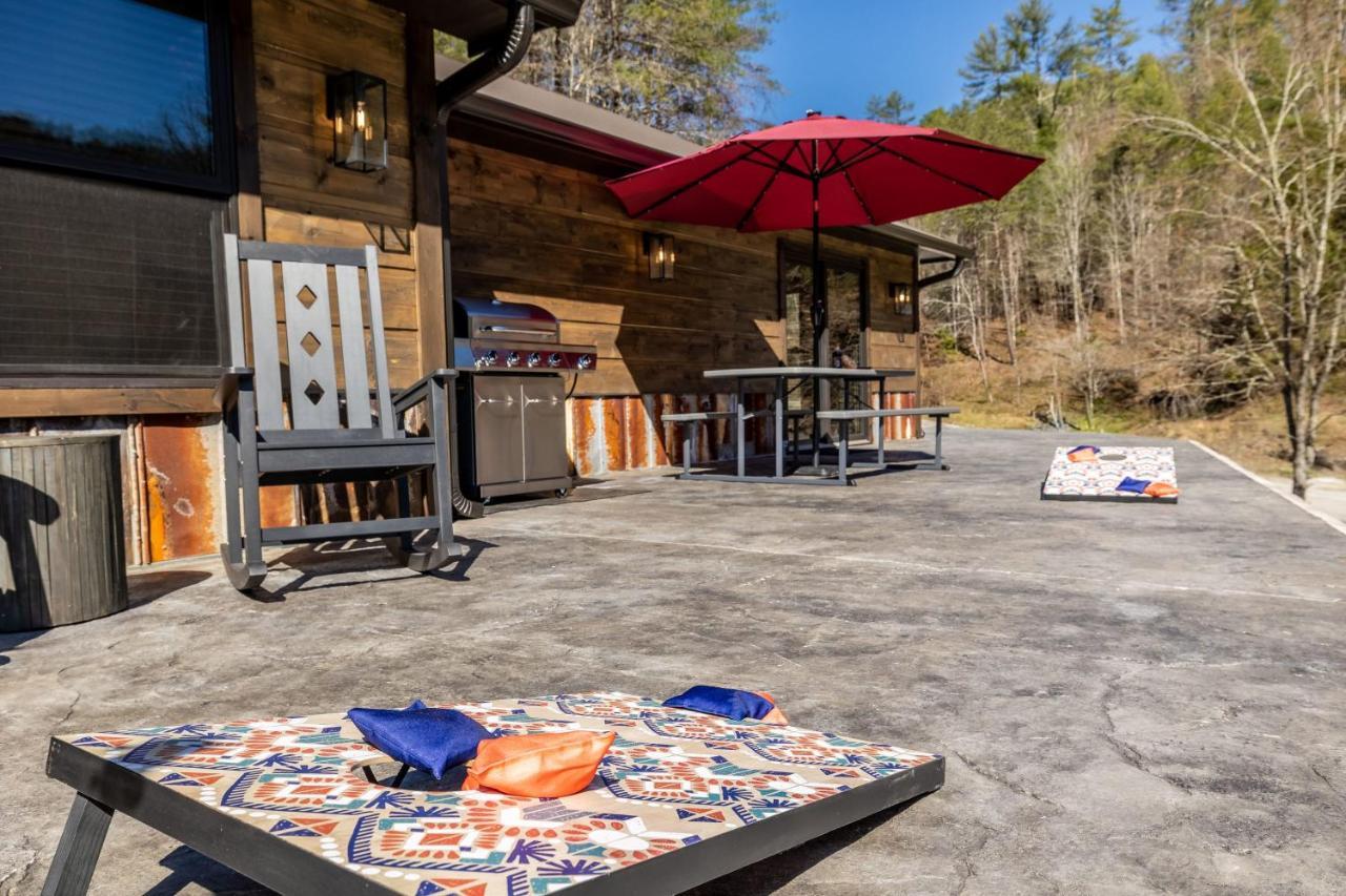 New Rustic Luxe Cabin Billiards Spa Near Gsmnp Townsend Eksteriør bilde