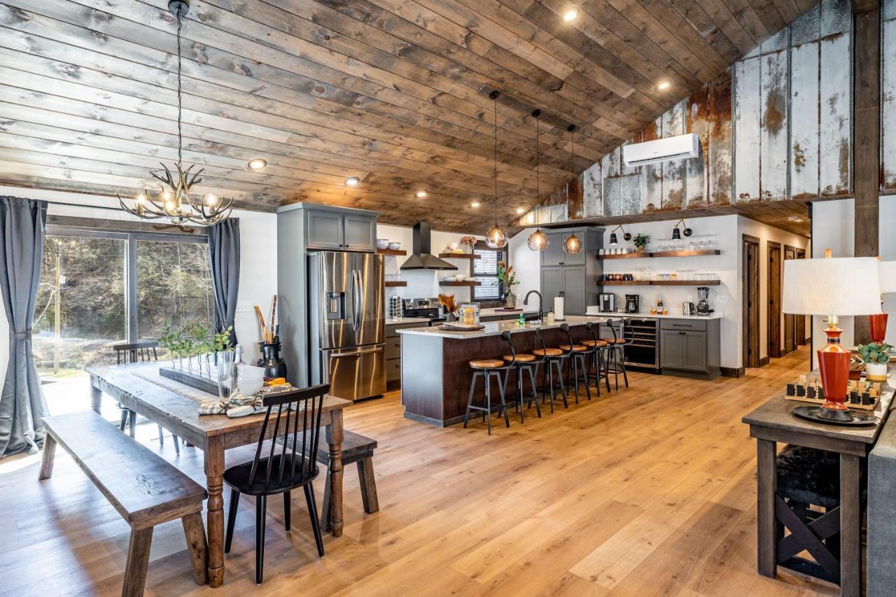 New Rustic Luxe Cabin Billiards Spa Near Gsmnp Townsend Eksteriør bilde
