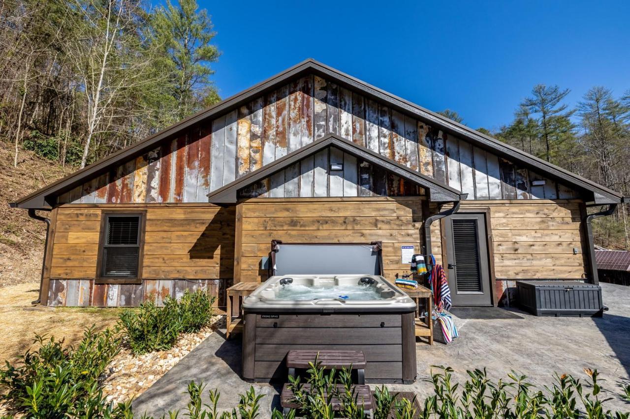 New Rustic Luxe Cabin Billiards Spa Near Gsmnp Townsend Eksteriør bilde