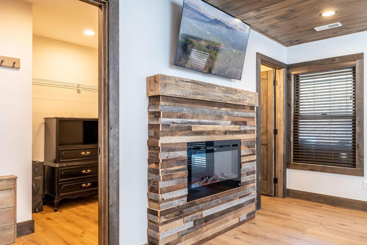 New Rustic Luxe Cabin Billiards Spa Near Gsmnp Townsend Eksteriør bilde