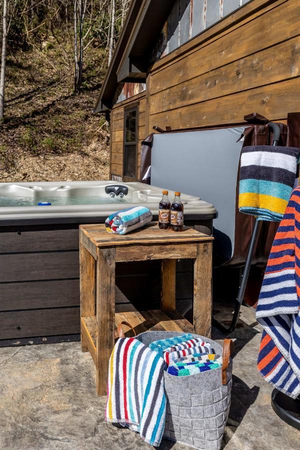 New Rustic Luxe Cabin Billiards Spa Near Gsmnp Townsend Eksteriør bilde