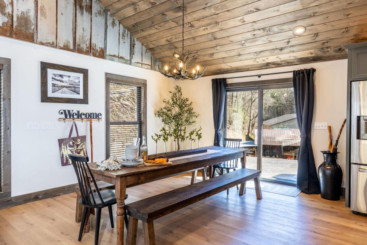 New Rustic Luxe Cabin Billiards Spa Near Gsmnp Townsend Eksteriør bilde
