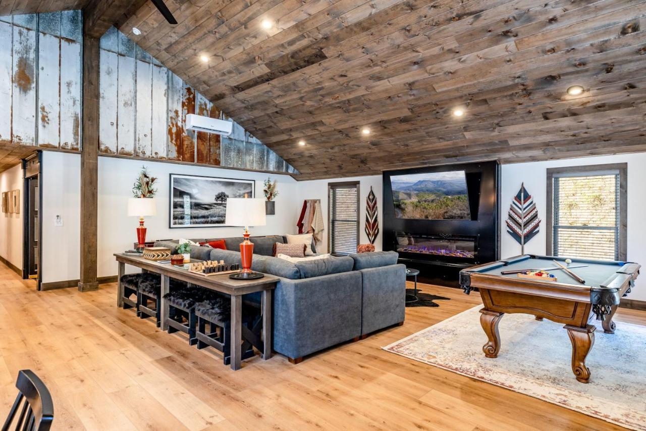 New Rustic Luxe Cabin Billiards Spa Near Gsmnp Townsend Eksteriør bilde