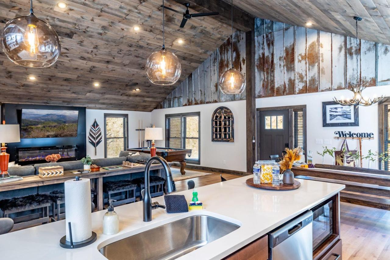 New Rustic Luxe Cabin Billiards Spa Near Gsmnp Townsend Eksteriør bilde