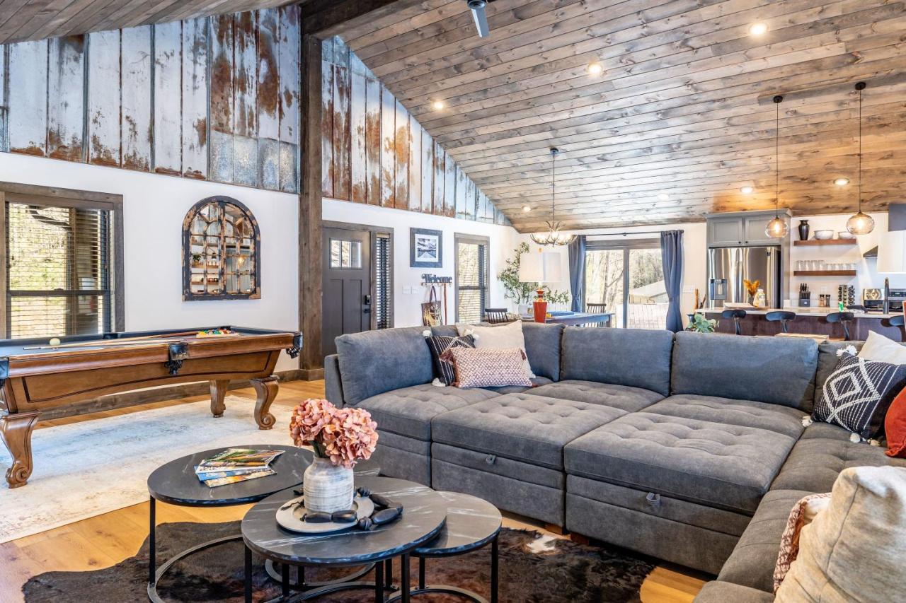 New Rustic Luxe Cabin Billiards Spa Near Gsmnp Townsend Eksteriør bilde