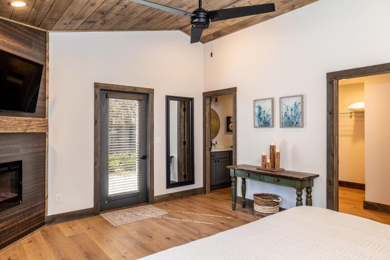 New Rustic Luxe Cabin Billiards Spa Near Gsmnp Townsend Eksteriør bilde