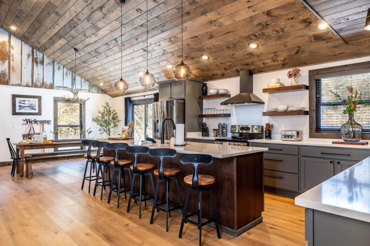New Rustic Luxe Cabin Billiards Spa Near Gsmnp Townsend Eksteriør bilde