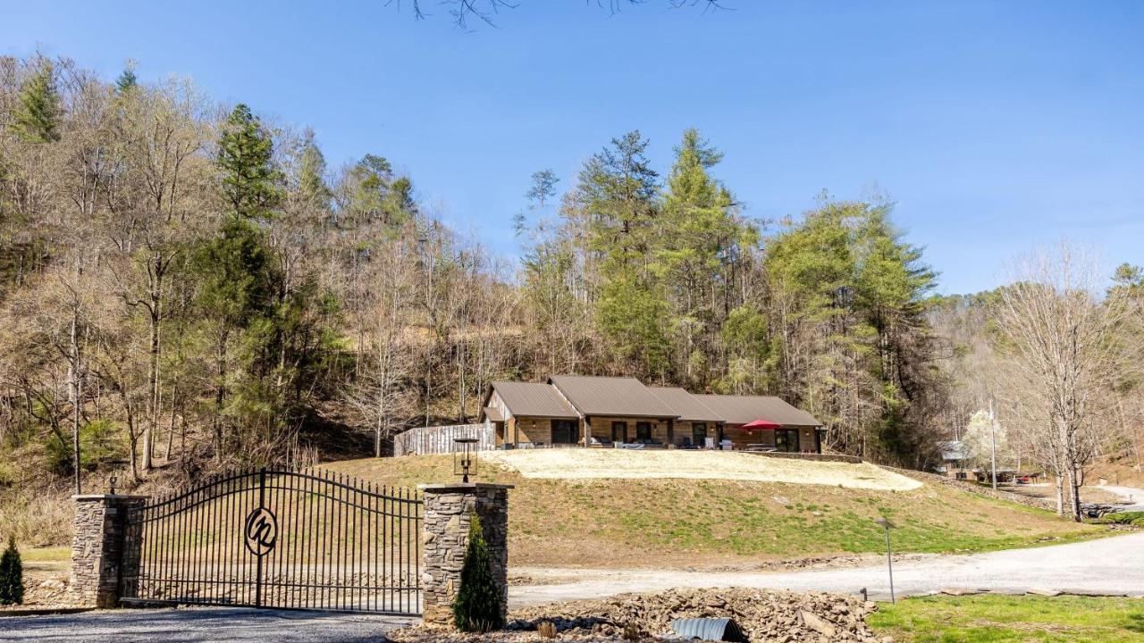 New Rustic Luxe Cabin Billiards Spa Near Gsmnp Townsend Eksteriør bilde