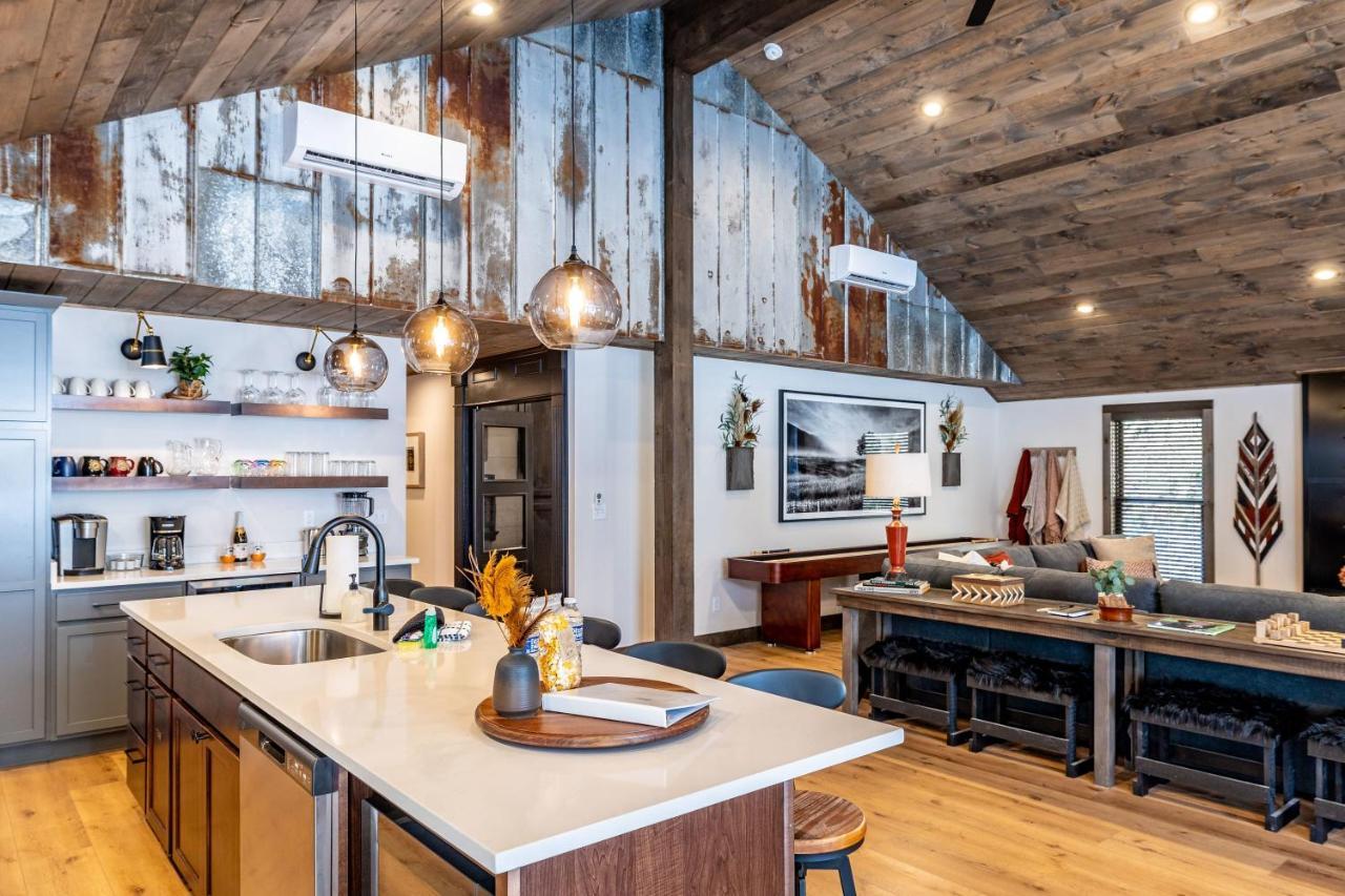New Rustic Luxe Cabin Billiards Spa Near Gsmnp Townsend Eksteriør bilde