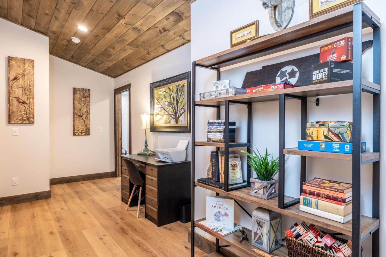New Rustic Luxe Cabin Billiards Spa Near Gsmnp Townsend Eksteriør bilde